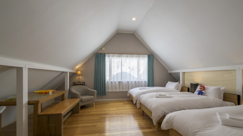 Nature Chalet - Spacious attic master bedroom 2